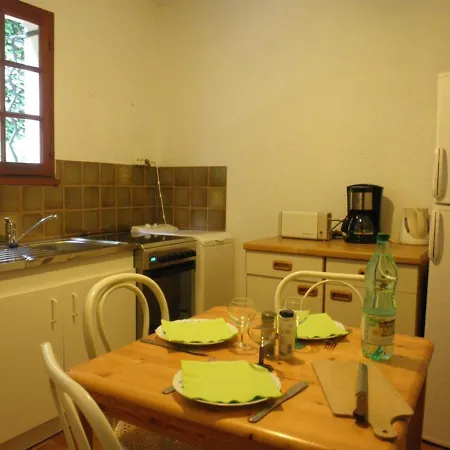 Appartement 3p En Rez-de-jardin Avec Piscine Et Parking, A 600m De La - Saint-raphael - Fr-1-226a-151