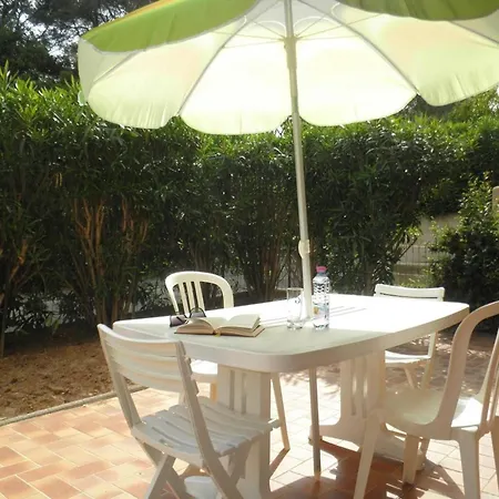 3p En Rez-de-jardin Avec Piscine Et Parking, A 600m De La - Saint-raphael - Fr-1-226a-151