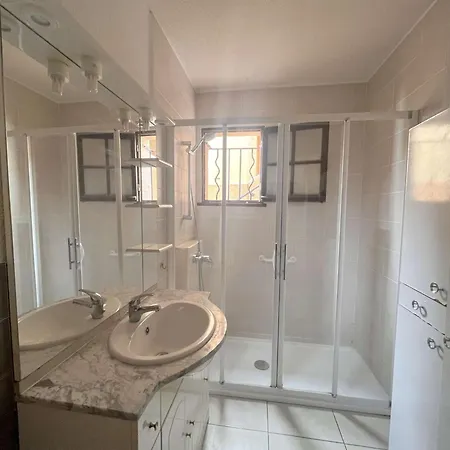 Appartement 3p En Rez-de-jardin Avec Piscine Et Parking, A 600m De La - Saint-raphael - Fr-1-226a-151